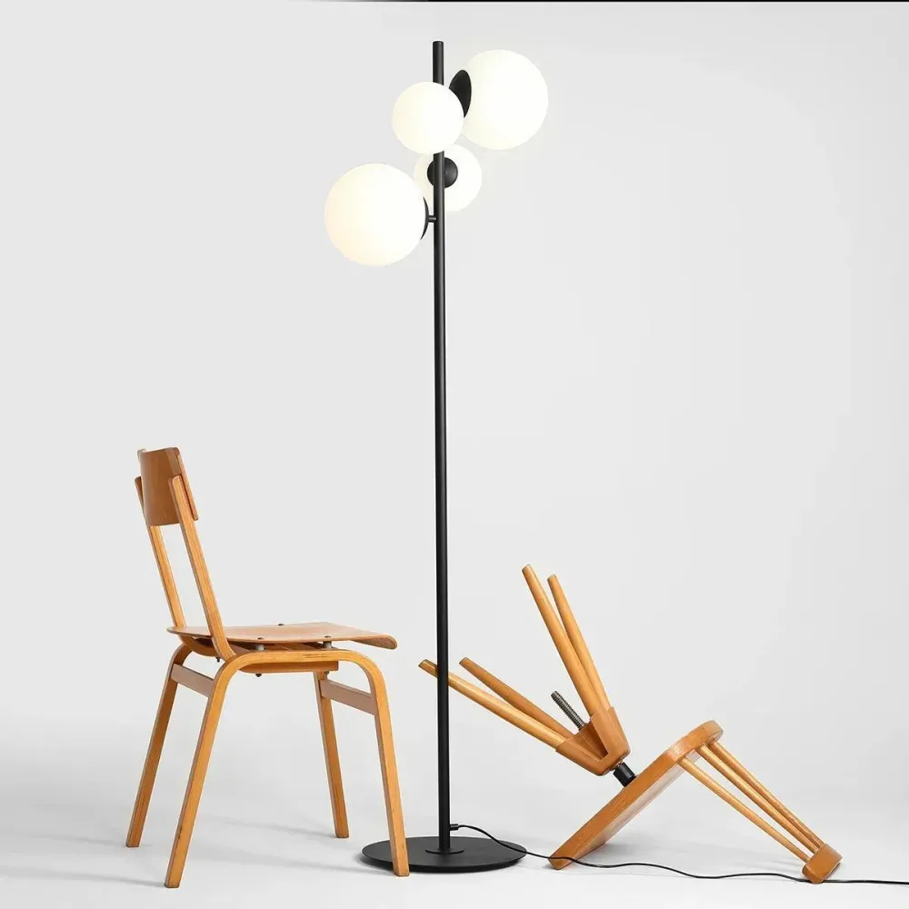Schwarze Blütestehlampe